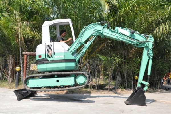 ขายแบคโฮ KOBELCO SK30 ปั้มแรง แทรคสวย ครบๆ สวยเดิมจากญี่ปุ่น ทำงานสมบูรณ์ทุกระบบ รับรองไม่ผิดหวัง 290,000 เท่านั้น!! ขายแบคโฮ KOBELCO SK30 ปั้มแรง แทรคสวย ครบๆ สวยเดิมจากญี่ปุ่น ทำงานสมบูรณ์ทุกระบบ รับรองไม่ผิดหวัง 290,000 เท่านั้น!!