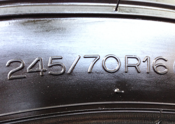 ยาง Michelin Latitude Cross 245 70 16 ปลายปี12 ดอกเต็ม ใช้กันยาว ราคาไม่แพง