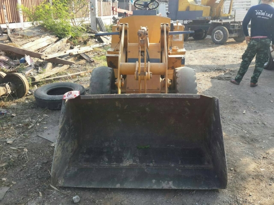 ขาย 185,000 รถตักล้อยางKOMATSU wa 20-1เครื่องดีเกียร์ดีรถพร้อมใช้ 090-772-3710 090-772-3708