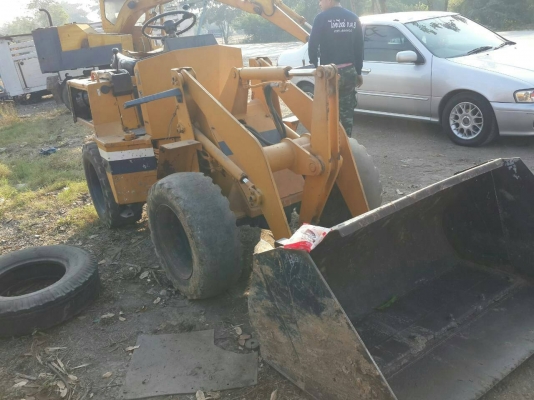 ขาย 185,000 รถตักล้อยางKOMATSU wa 20-1เครื่องดีเกียร์ดีรถพร้อมใช้ 090-772-3710 090-772-3708