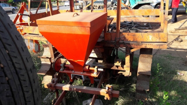 ขาย เครื่องปลูกอ้อย สภาพพร้อมใช้งาน