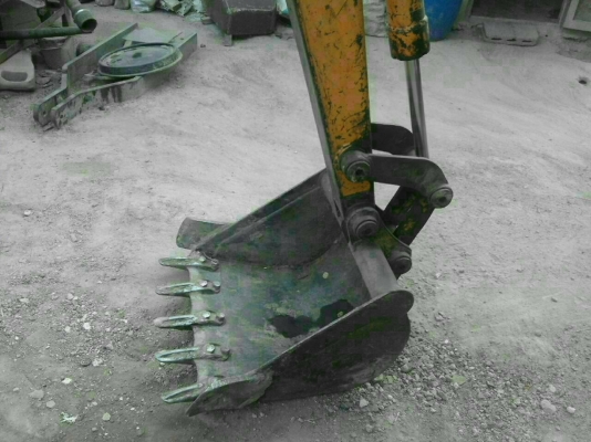 ขาย 165,000 รถแบคโฮ KOMATSU pc 20-2เครื่องดีปั้มแรงเอวแน่นรถสวยพร้อมลุย 090-772-3710 090-772-3708