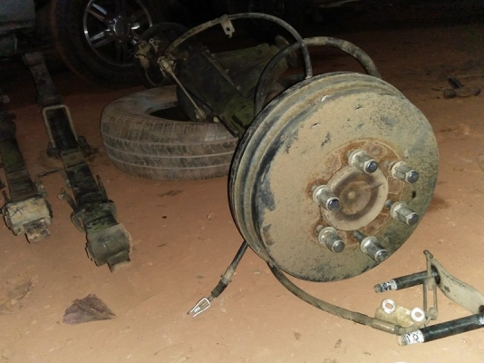 ขายเพลาท้ายยกชุดวีโก้ 2500 ตัวสูง (ราคา16000) ต่อลองได้ครับ