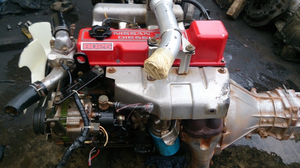 เครื่องยนต์ นิสสันฝาแดง BD25 เครื่องพร้อมเกีร์ยสวยมากๆ พร้อมใบคุม
