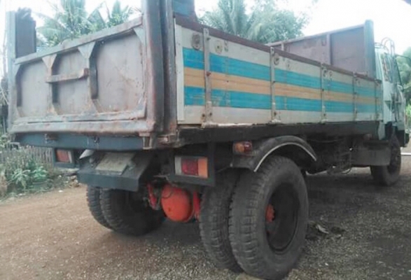 ISUZU ROCKY 175 HP HO6C หกล้อดั๊มพ์ ประกอบ กระบะดั๊มพ์มิเนียม 6 ตันความยาว 4 เมตรสภาพดีพร้อมบรรทุกได้เลย วางเครื่องยนต์ฮีโน่ แน่นดีแรงดีไม่มีเยิ้มยังไม่ลงเล่ม วางหัวเก๋งใหม่ยังไม่ลงเล่ม ภายในเก๋งสวยมากคอนโซลครบพร้อม พวงมาลัยเพาเวอร์ ระบบเบรคทริ๊ปฟี้ครบครั