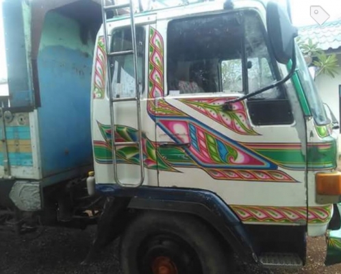 ISUZU ROCKY 175 HP HO6C หกล้อดั๊มพ์ ประกอบ กระบะดั๊มพ์มิเนียม 6 ตันความยาว 4 เมตรสภาพดีพร้อมบรรทุกได้เลย วางเครื่องยนต์ฮีโน่ แน่นดีแรงดีไม่มีเยิ้มยังไม่ลงเล่ม วางหัวเก๋งใหม่ยังไม่ลงเล่ม ภายในเก๋งสวยมากคอนโซลครบพร้อม พวงมาลัยเพาเวอร์ ระบบเบรคทริ๊ปฟี้ครบครั