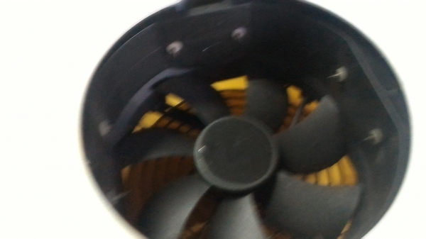 ชุดพัดลมสร้างไอออนประจุลบ ไปจับกับพวกฝุ่นละออง และสลายไฟฟ้าสถิตย์