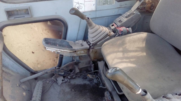 ขาย 395,000รถแบคโฮ HITACHI EX 200-2 ใส่เมก้าปั่ม เอวแน่น เฟรมสวย โซ่อ่อนเครื่องดีปั้มแรงไม่โหลด 090-772-3710 090-772-3708 ขาย 395,000รถแบคโฮ HITACHI EX 200-2 ใส่เมก้าปั่ม เอวแน่น เฟรมสวย โซ่อ่อนเครื่องดีปั้มแรงไม่โหลด 090-772-3710 090-772-3708