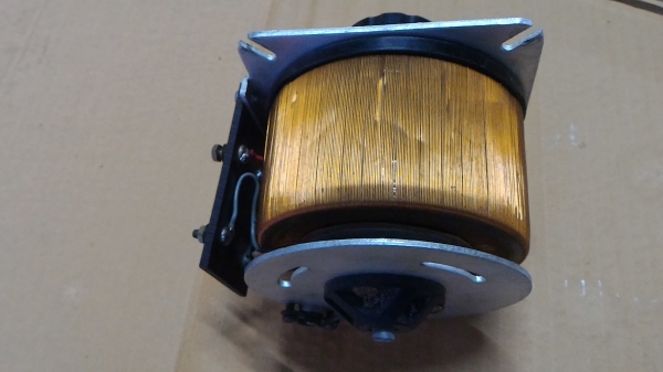 ชุดหม้อแปลงปรับแรงดันไฟไฟฟ้า จาก 0 - 220 V. หมุนปรับได้ตามต้องการนำไปใช้ได้หลายงาน