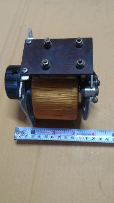 ชุดหม้อแปลงปรับแรงดันไฟไฟฟ้า จาก 0 - 220 V. หมุนปรับได้ตามต้องการนำไปใช้ได้หลายงาน