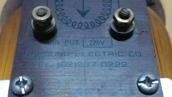 ชุดหม้อแปลงปรับแรงดันไฟไฟฟ้า จาก 0 - 220 V. หมุนปรับได้ตามต้องการนำไปใช้ได้หลายงาน