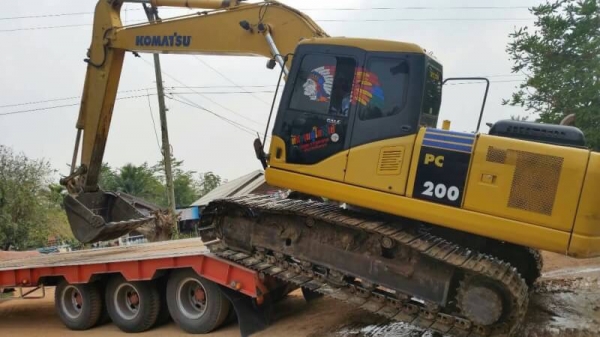 Komatsu PC200-7 ไมล์ชม.15,000 สภาพสวยค่ะ