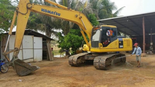 Komatsu PC200-7 ไมล์ชม.15,000 สภาพสวยค่ะ