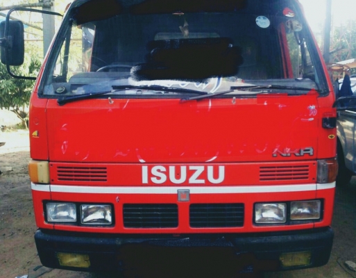 ISUZU NKR 110 HP 4BE1 ปี 35 รถบรรทุกหกล้อโดยสาร กระบะเหล็กโครงหลังคามีกระจกครบความยาว 5 เมตรสภาพสวยพร้อมใช้งานได้เลยครับ เครื่องยนต์แรงดีเดิมๆภายในเก๋งคอนโซลครบพร้อม พวงมาลัยธรรมดา เกียร์ยาว ช่วงล่างเดิมๆคัชซีไม่บวม ยาง 7.50 ขอบ 16 สภาพดีประมาณ 60\% พร้อมใ