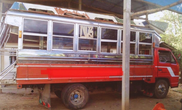 ISUZU NKR 110 HP 4BE1 ปี 35 รถบรรทุกหกล้อโดยสาร กระบะเหล็กโครงหลังคามีกระจกครบความยาว 5 เมตรสภาพสวยพร้อมใช้งานได้เลยครับ เครื่องยนต์แรงดีเดิมๆภายในเก๋งคอนโซลครบพร้อม พวงมาลัยธรรมดา เกียร์ยาว ช่วงล่างเดิมๆคัชซีไม่บวม ยาง 7.50 ขอบ 16 สภาพดีประมาณ 60\% พร้อมใ