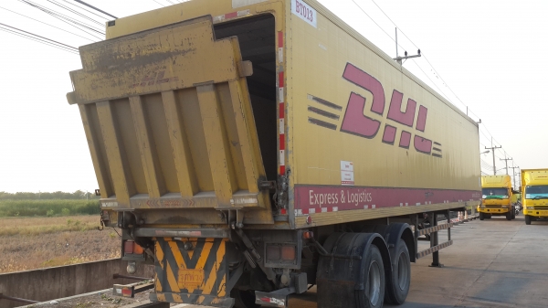 ขายหางเทรนเลอร์ตู้แห้ง มีลิฟหลังสภาพพร้อมใช้ยาว12.5เมตรราคาเบาๆโทร0856842587