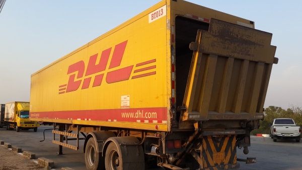 ขายหางเทรนเลอร์ตู้แห้ง มีลิฟหลังสภาพพร้อมใช้ยาว12.5เมตรราคาเบาๆโทร0856842587