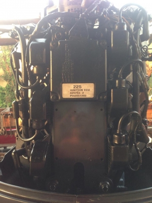 ขายเครื่องเมอร์คิวรี่ 225แรง 2จังหวะ สวยๆพร้อมใช้งานเป็นเครื่องประมูลมาจากโรงบาลตากสินครับมาทดลองดูก่อนครับ ขาย 120000 บาทครับ