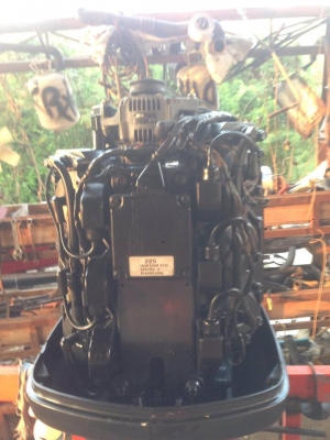 ขายเครื่องเมอร์คิวรี่ 225แรง 2จังหวะ สวยๆพร้อมใช้งานเป็นเครื่องประมูลมาจากโรงบาลตากสินครับมาทดลองดูก่อนครับ ขาย 120000 บาทครับ