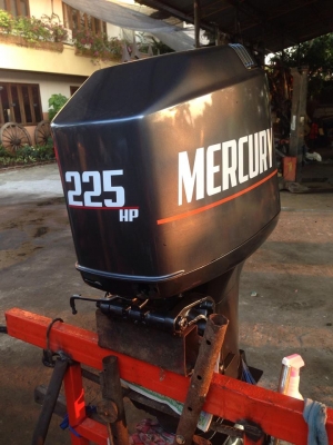 ขายเครื่องเมอร์คิวรี่ 225แรง 2จังหวะ สวยๆพร้อมใช้งานเป็นเครื่องประมูลมาจากโรงบาลตากสินครับมาทดลองดูก่อนครับ ขาย 120000 บาทครับ