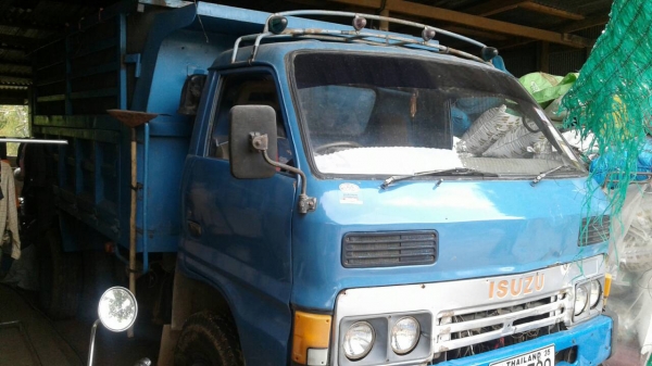 **280,000 บ.ต่อรอง/// 6ล้อดั้มดิน/ดั้มเกษตร ISUZU KS-110ฝาขาว Fหน้า-หลัง กระบะดั้มเหล็ก3.80ม. เล่มทะเบียนครบ ขาย ISUZU KS-110แรง 6ล้อดั้มดิน/ดั้มเกษตร ช่วงล่างใหญ่ พร้อมลุยงาน ISUZU KS (773xxxx) 4BD1-110HP ฝาขาว เกียร์ยาว หัวเก๋งยกไม่ได้ ครับ เครื่องเดิม **280,000 บ.ต่อรอง/// 6ล้อดั้มดิน/ดั้มเกษตร ISUZU KS-110ฝาขาว Fหน้า-หลัง กระบะดั้มเหล็ก3.80ม. เล่มทะเบียนครบ ขาย ISUZU KS-110แรง 6ล้อดั้มดิน/ดั้มเกษตร ช่วงล่างใหญ่ พร้อมลุยงาน ISUZU KS (773xxxx) 4BD1-110HP ฝาขาว เกียร์ยาว หัวเก๋งยกไม่ได้ ครับ เครื่องเดิม