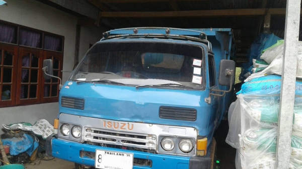 **280,000 บ.ต่อรอง/// 6ล้อดั้มดิน/ดั้มเกษตร ISUZU KS-110ฝาขาว Fหน้า-หลัง กระบะดั้มเหล็ก3.80ม. เล่มทะเบียนครบ ขาย ISUZU KS-110แรง 6ล้อดั้มดิน/ดั้มเกษตร ช่วงล่างใหญ่ พร้อมลุยงาน ISUZU KS (773xxxx) 4BD1-110HP ฝาขาว เกียร์ยาว หัวเก๋งยกไม่ได้ ครับ เครื่องเดิม **280,000 บ.ต่อรอง/// 6ล้อดั้มดิน/ดั้มเกษตร ISUZU KS-110ฝาขาว Fหน้า-หลัง กระบะดั้มเหล็ก3.80ม. เล่มทะเบียนครบ ขาย ISUZU KS-110แรง 6ล้อดั้มดิน/ดั้มเกษตร ช่วงล่างใหญ่ พร้อมลุยงาน ISUZU KS (773xxxx) 4BD1-110HP ฝาขาว เกียร์ยาว หัวเก๋งยกไม่ได้ ครับ เครื่องเดิม