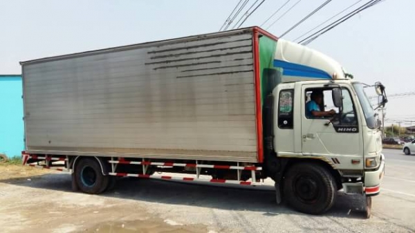 หกล้อ ฮีโน่ สิงห์ไฮเท็ค195 บรรทุกตู้ ยาว7.20ม สภาพดีสวยเดิมๆพร้อมใช้งาน ทะเบียนพร้อมโอน หกล้อ ฮีโน่ สิงห์ไฮเท็ค195 บรรทุกตู้ ยาว7.20ม สภาพดีสวยเดิมๆพร้อมใช้งาน ทะเบียนพร้อมโอน