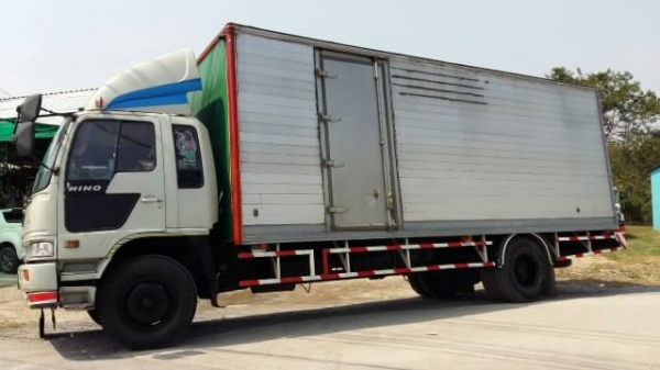 หกล้อ ฮีโน่ สิงห์ไฮเท็ค195 บรรทุกตู้ ยาว7.20ม สภาพดีสวยเดิมๆพร้อมใช้งาน ทะเบียนพร้อมโอน หกล้อ ฮีโน่ สิงห์ไฮเท็ค195 บรรทุกตู้ ยาว7.20ม สภาพดีสวยเดิมๆพร้อมใช้งาน ทะเบียนพร้อมโอน