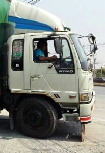 หกล้อ ฮีโน่ สิงห์ไฮเท็ค195 บรรทุกตู้ ยาว7.20ม สภาพดีสวยเดิมๆพร้อมใช้งาน ทะเบียนพร้อมโอน หกล้อ ฮีโน่ สิงห์ไฮเท็ค195 บรรทุกตู้ ยาว7.20ม สภาพดีสวยเดิมๆพร้อมใช้งาน ทะเบียนพร้อมโอน