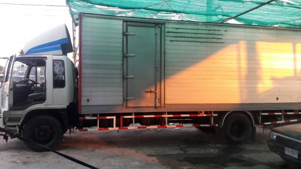 หกล้อ ฮีโน่ สิงห์ไฮเท็ค195 บรรทุกตู้ ยาว7.20ม สภาพดีสวยเดิมๆพร้อมใช้งาน ทะเบียนพร้อมโอน หกล้อ ฮีโน่ สิงห์ไฮเท็ค195 บรรทุกตู้ ยาว7.20ม สภาพดีสวยเดิมๆพร้อมใช้งาน ทะเบียนพร้อมโอน