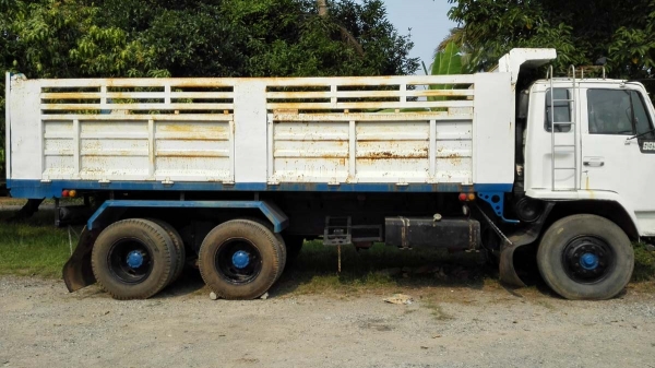 สิบล้อมือสอง/ Isuzu 195 แรง คัสซี 200 สวยทั้งเส้น ยางอ่อนนิดหน่อย