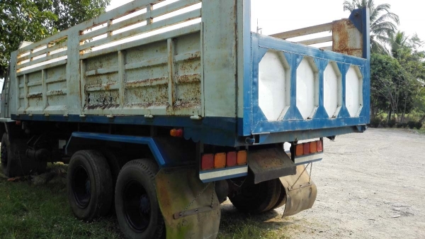 สิบล้อมือสอง/ Isuzu 195 แรง คัสซี 200 สวยทั้งเส้น ยางอ่อนนิดหน่อย