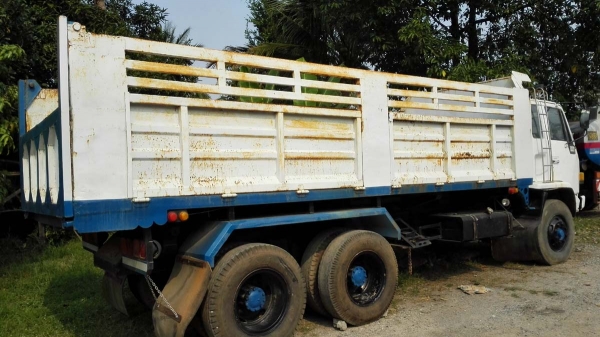 สิบล้อมือสอง/ Isuzu 195 แรง คัสซี 200 สวยทั้งเส้น ยางอ่อนนิดหน่อย