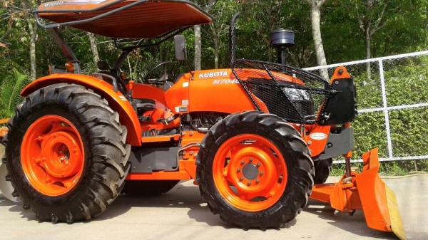 ขายรถไถ Kubota M7040 (4WD) พร้อมดันหน้า ผานบุกเบิก รถสวย พร้อมใช้งานครับ