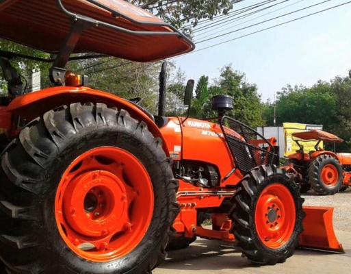 ขายรถไถ Kubota M7040 (4WD) พร้อมดันหน้า ผานบุกเบิก รถสวย พร้อมใช้งานครับ