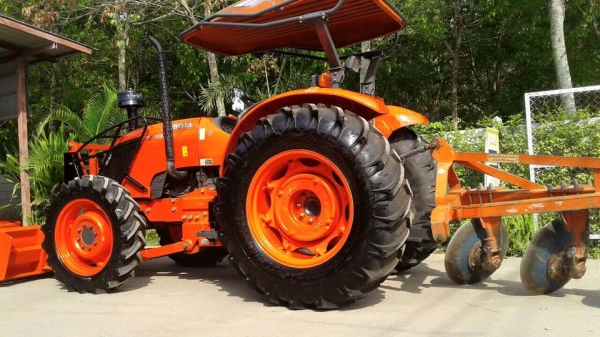 ขายรถไถ Kubota M7040 (4WD) พร้อมดันหน้า ผานบุกเบิก รถสวย พร้อมใช้งานครับ