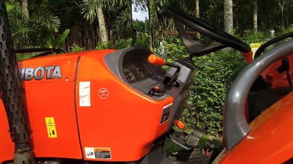 ขายรถไถ Kubota M7040 (4WD) พร้อมดันหน้า ผานบุกเบิก รถสวย พร้อมใช้งานครับ