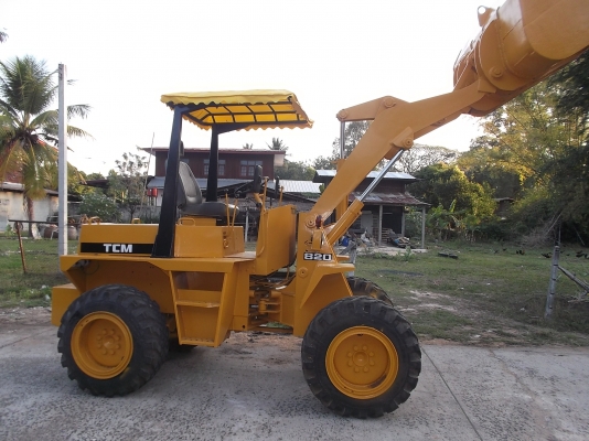 ขายรถตัก TCM 820 เครี่อง เกียร์เก่าญี่ปุ่น ทำสีใหม่ สวยมาก