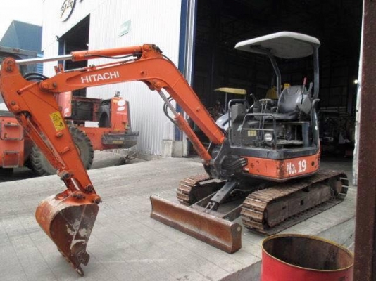 ขายด่วนรถแบคโฮ HITACHI ZX30U-2 รถเก่านอกแท้ญี่ปุ่น สภาพพร้อมใช้งานมีเอกสารอินวอย สนใจติดต่อ คุณวัชรัตน์ โทร:0925768909