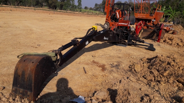 50000บาทลดสุดๆงดต่อรอง หางขุดหลังติดท้ายรถไถ50แรงขึ้นไปพร้อมใช้ใหม่มาก