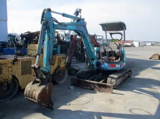 ขายด่วน KUBOTA U-30 เก่านอก 100\% มีเอกสารใบอินวอย พร้อมทำสีเช็คระบบ แทรกยาง เครื่อง 4 สูบ