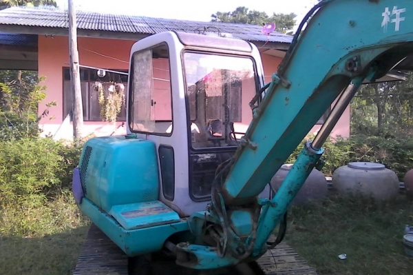 ขายแม็คโค โคมัสสุpc40 รุ่น7 มีเก๋งพร้อมไลน์หัวเจอะ โซ่ใหม่ รถพร้อมทำงาน 560,000บาท