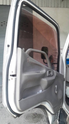 ขายรถ6ล้อรั้ว HINO DUTRO เครื่อง 135แรงม้า ปี47 สนใจโทร 081-970-1072