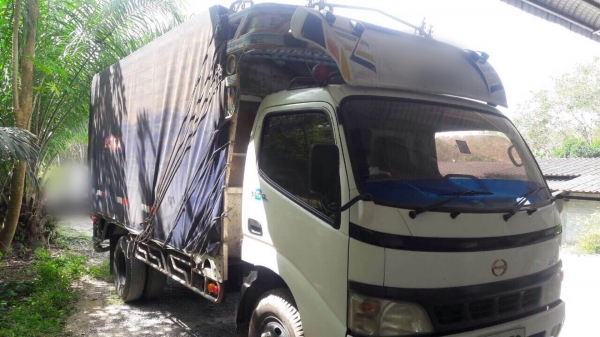 ขายรถ6ล้อรั้ว HINO DUTRO เครื่อง 135แรงม้า ปี47 สนใจโทร 081-970-1072 ขายรถ6ล้อรั้ว HINO DUTRO เครื่อง 135แรงม้า ปี47 สนใจโทร 081-970-1072