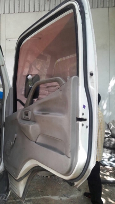 ขายรถ6ล้อรั้ว HINO DUTRO เครื่อง 135แรงม้า ปี47 สนใจโทร 081-970-1072