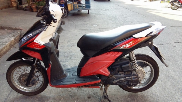 Click i ปี 54 ไมล์ขาว รถบ้าน เครื่องดี เดิมๆ มีเล่ม เอกสารครบ ทดลองขับได้ทุกวัน โทร. 02-9165022,099-0812001