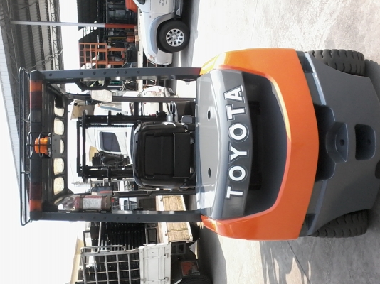 ขายรถยก TOYOTA-8FD25ขนาด2.5ตัน ชนิดเครื่องยนต์ดีเซล สภาพสวยๆ