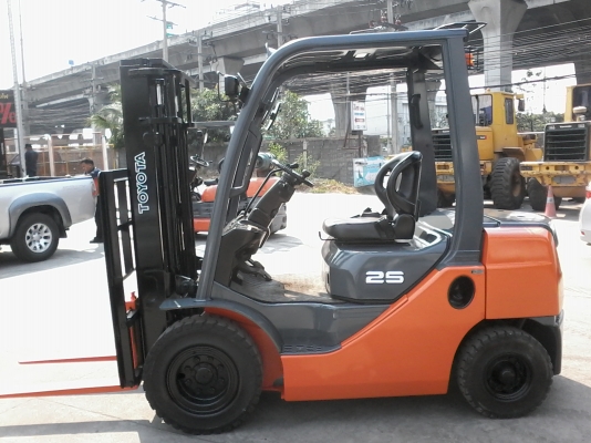 ขายรถยก TOYOTA-8FD25ขนาด2.5ตัน ชนิดเครื่องยนต์ดีเซล สภาพสวยๆ