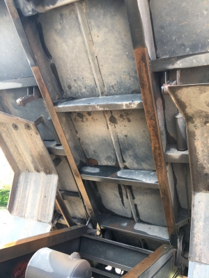 รถอีซูซุ 6 ล้อดั้ม FRR 210 แรงม้า  ปี 56.  ( รถวิ่ง 8x,xxx กม. )     สนใจติดต่อ  081 - 6079515