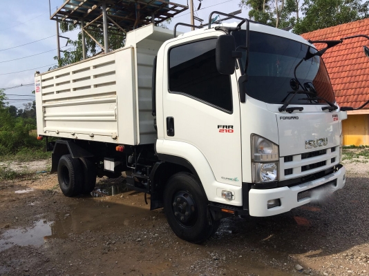 รถอีซูซุ 6 ล้อดั้ม FRR 210 แรงม้า  ปี 56.  ( รถวิ่ง 8x,xxx กม. )     สนใจติดต่อ  081 - 6079515